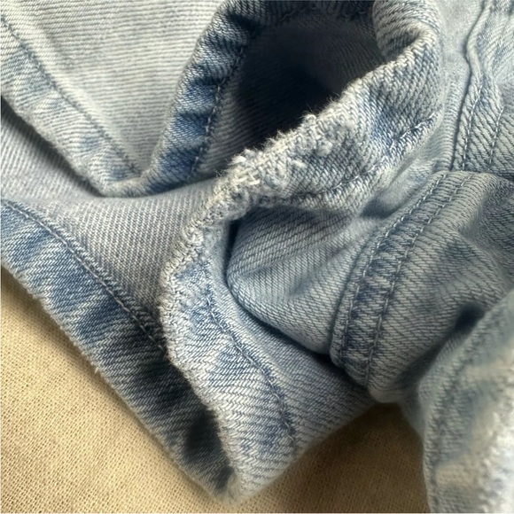American Eagle Mom Short Paper Bag Light Wash Denim Jean Button Women’s Size 6 - Picture 5 of 12